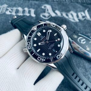 Omega Seamaster 300 Men's Automatic Dive Watch